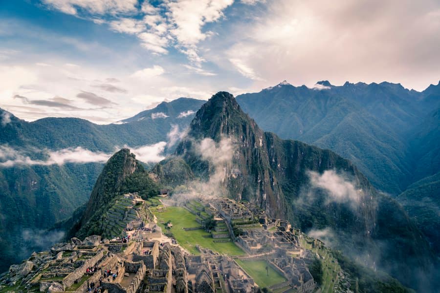Machu Picchu entre montañas